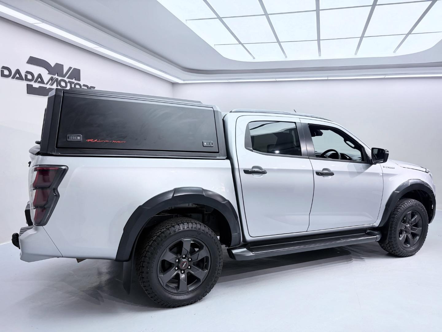 
								IsuzuD-Max3.0TD Double Cab V-Cross full									