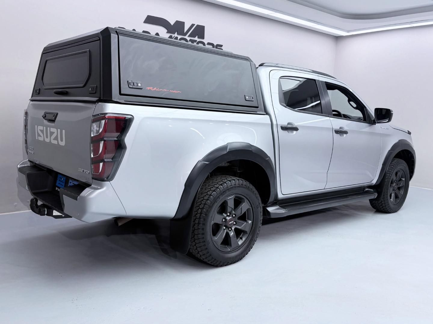 
								IsuzuD-Max3.0TD Double Cab V-Cross full									