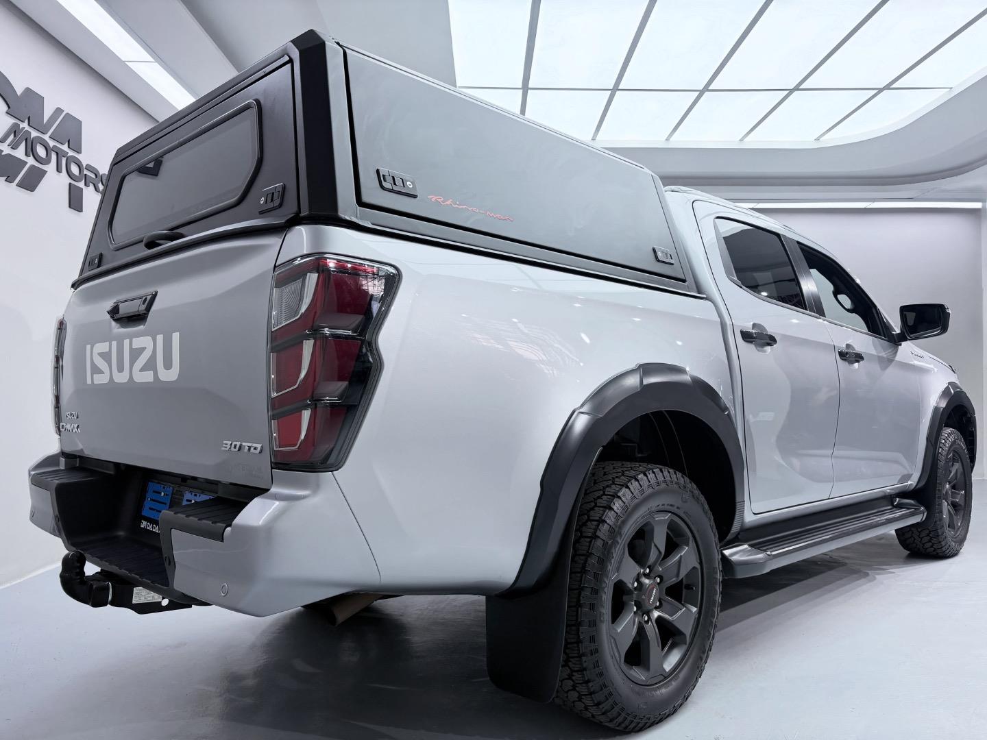 
								IsuzuD-Max3.0TD Double Cab V-Cross full									