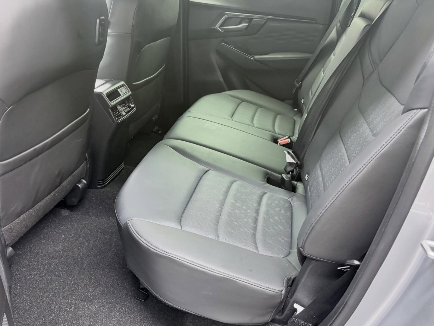 
								IsuzuD-Max3.0TD Double Cab V-Cross full									