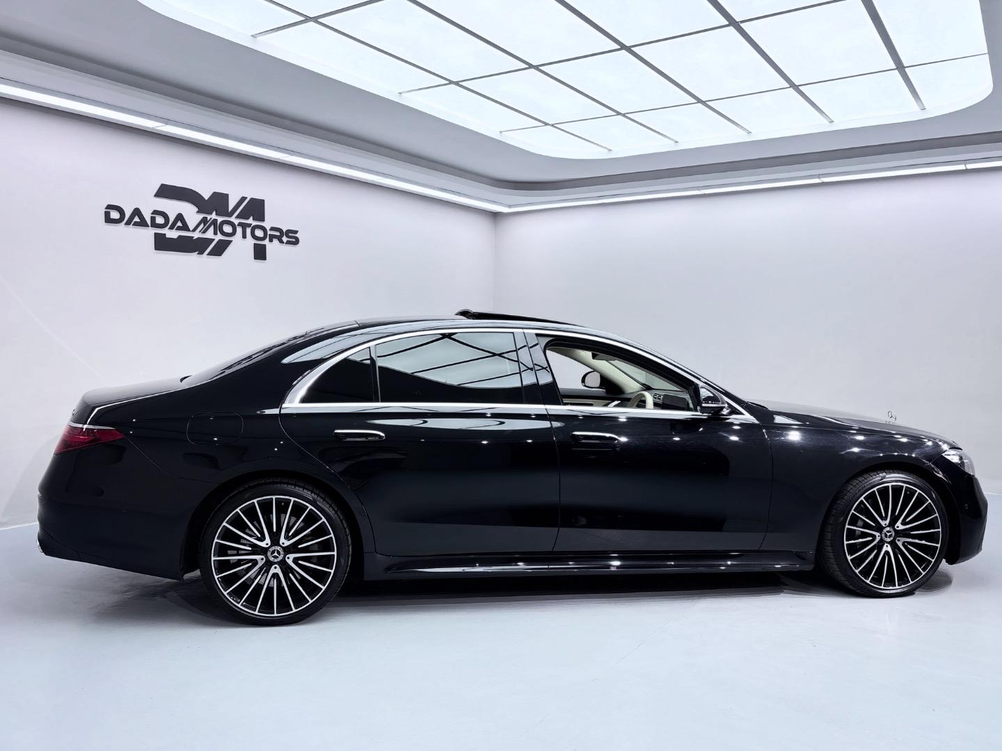 
								Mercedes-BenzS-ClassS500 L 4Matic AMG Line full									