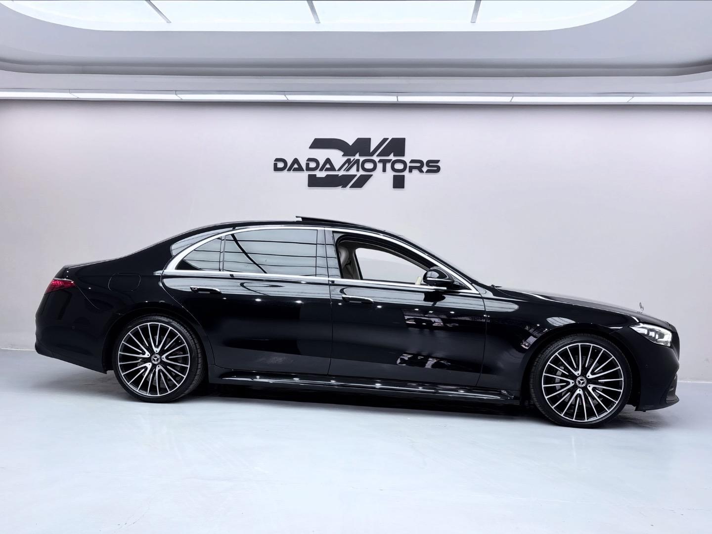 
								Mercedes-BenzS-ClassS500 L 4Matic AMG Line full									