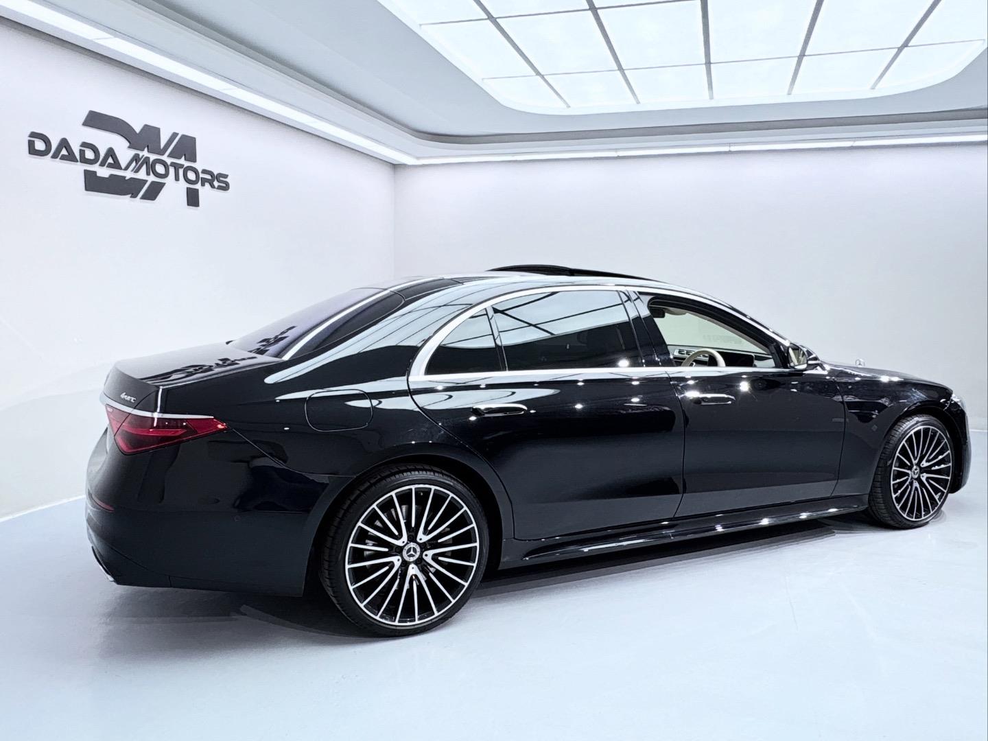 
								Mercedes-BenzS-ClassS500 L 4Matic AMG Line full									
