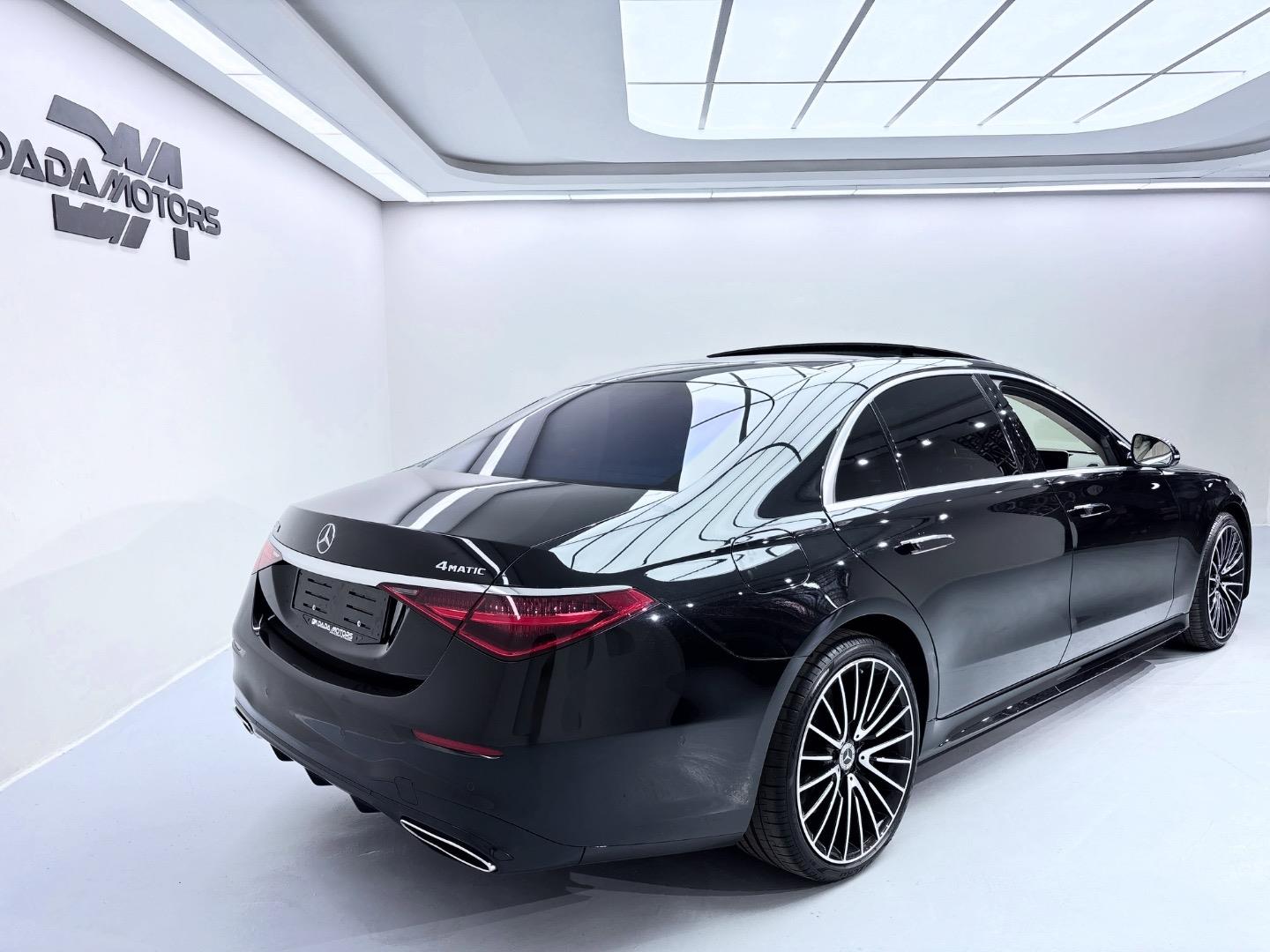 
								Mercedes-BenzS-ClassS500 L 4Matic AMG Line full									