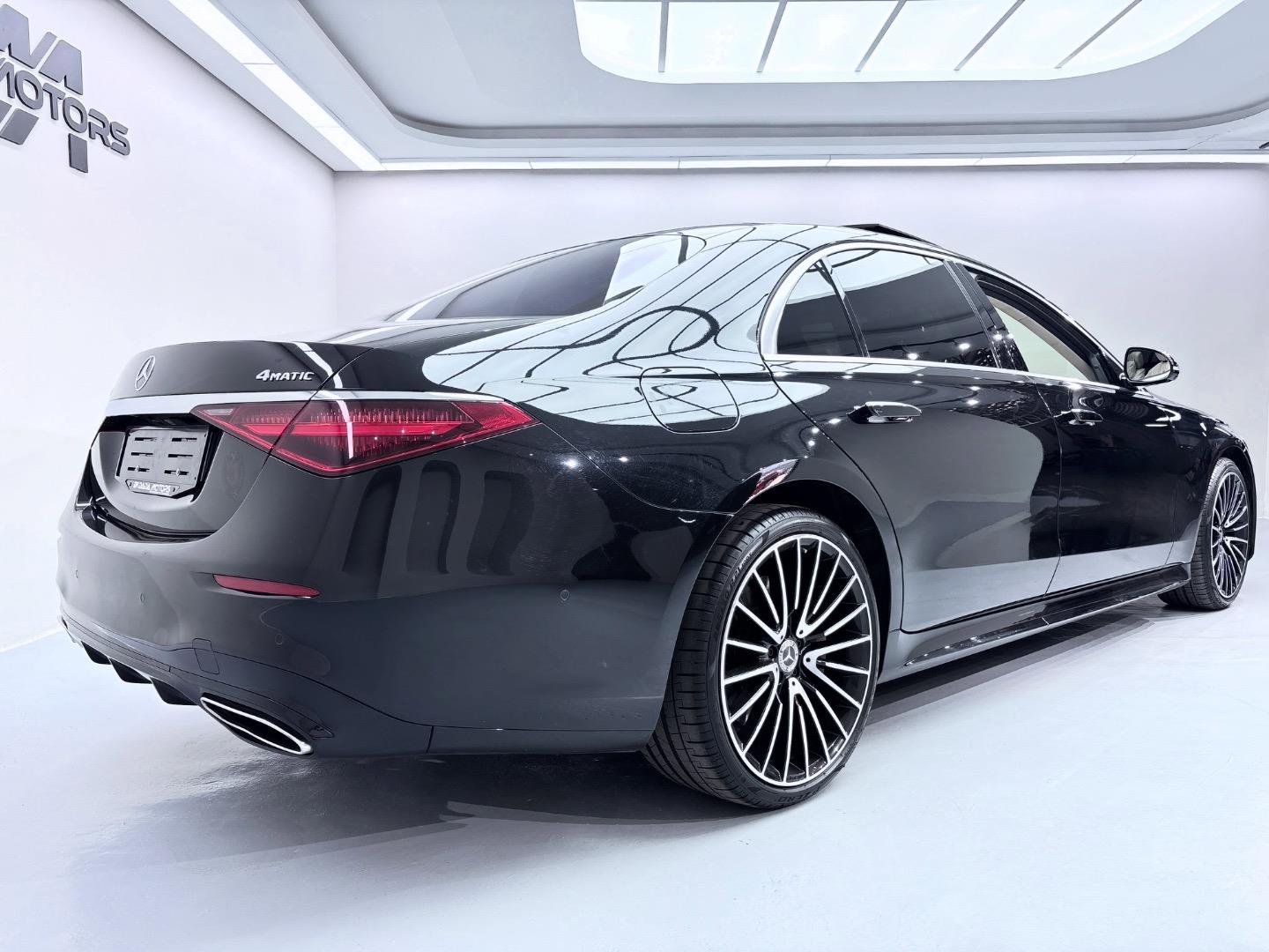 
								Mercedes-BenzS-ClassS500 L 4Matic AMG Line full									