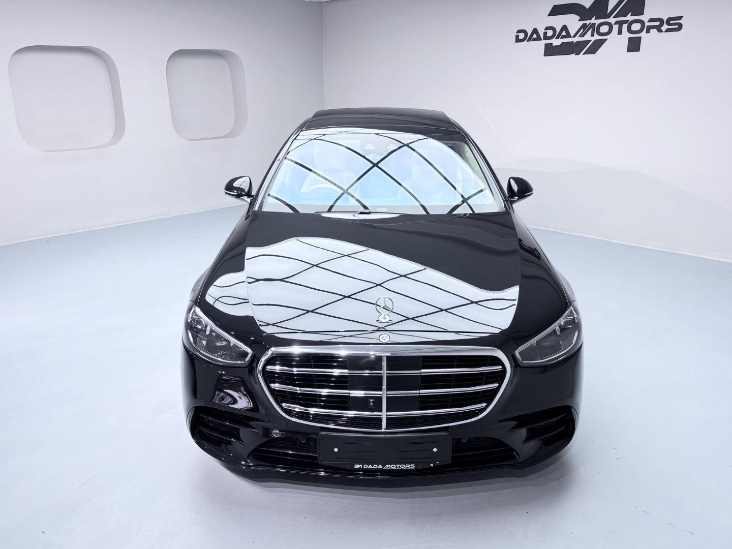 
								Mercedes-BenzS-ClassS500 L 4Matic AMG Line full									