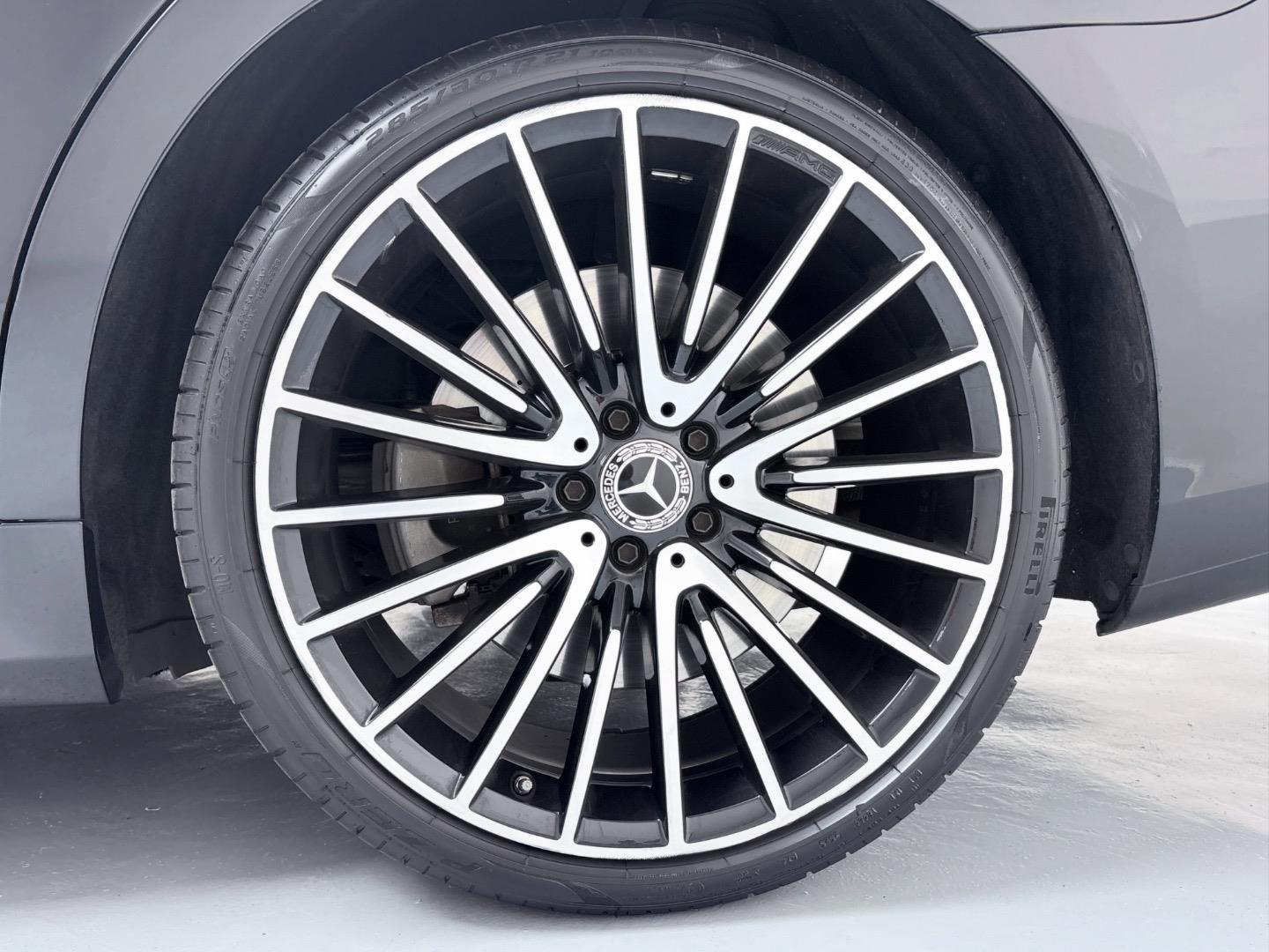 
								Mercedes-BenzS-ClassS500 L 4Matic AMG Line full									