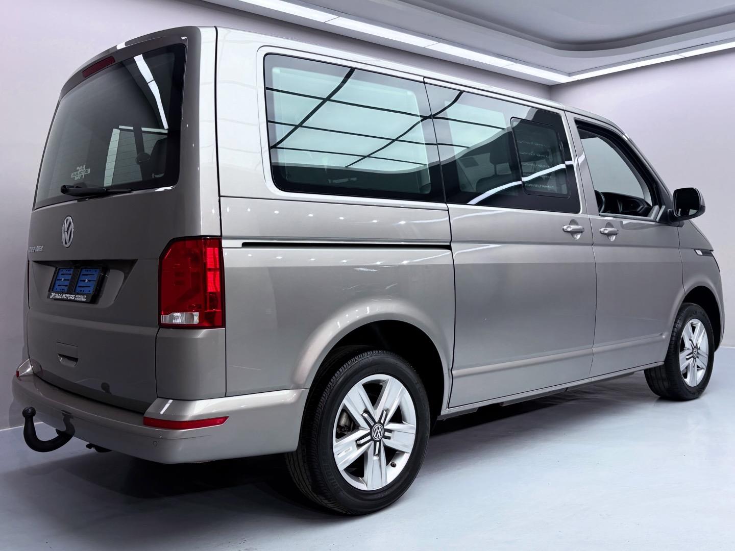 
								VolkswagenTransporter2.0TDI 110kW Kombi SWB Trendline full									