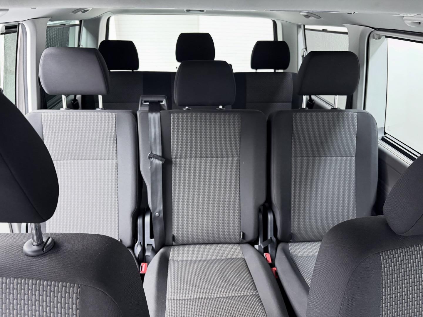 
								VolkswagenTransporter2.0TDI 110kW Kombi SWB Trendline full									