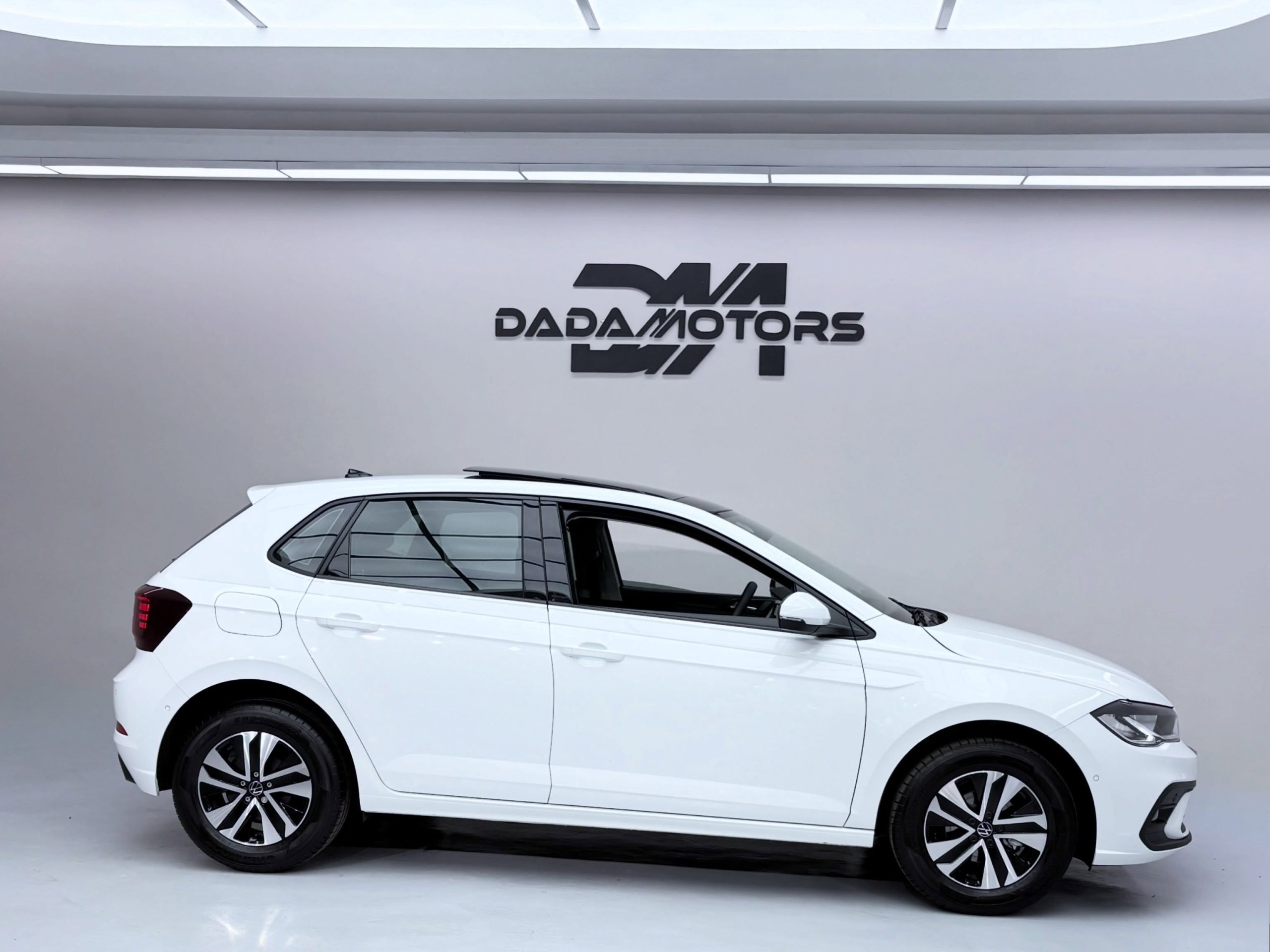 
								VOLKSWAGEN POLO 1.0 TSI LIFE full									